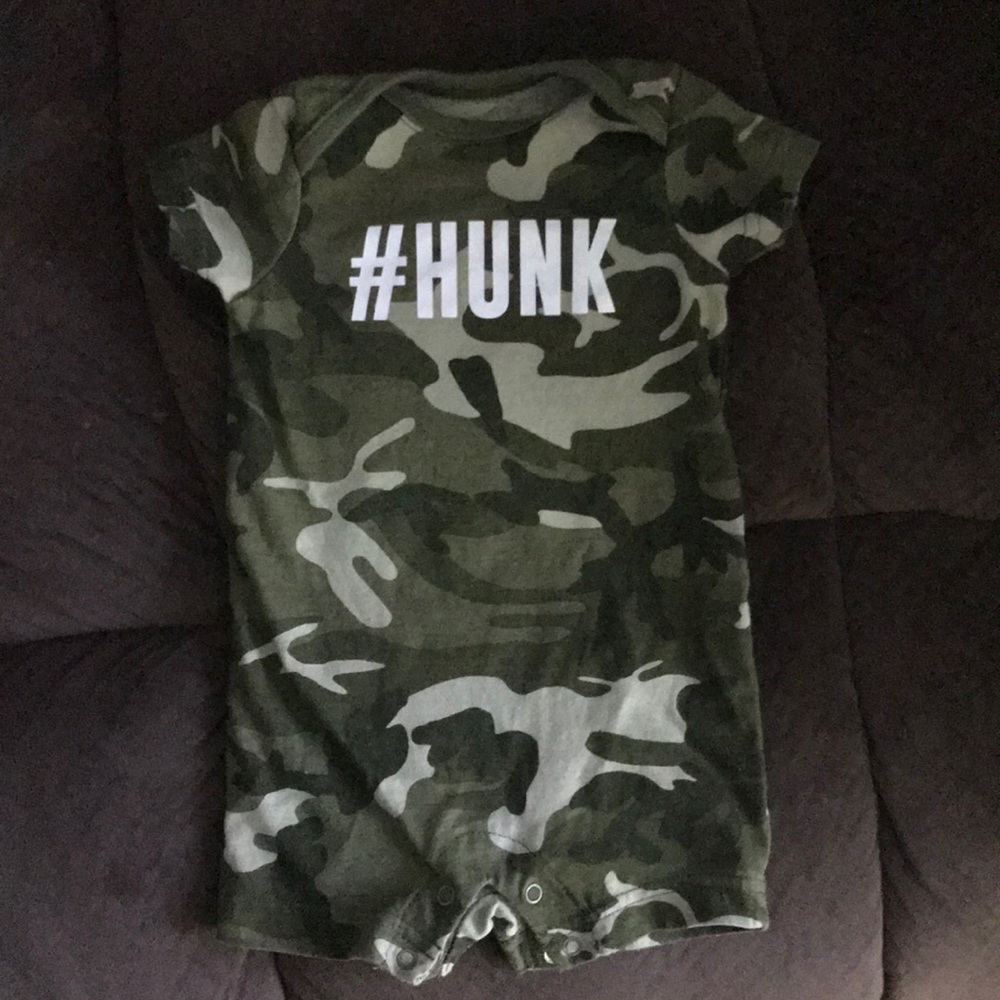 Carter’s romper onesie 0-3months